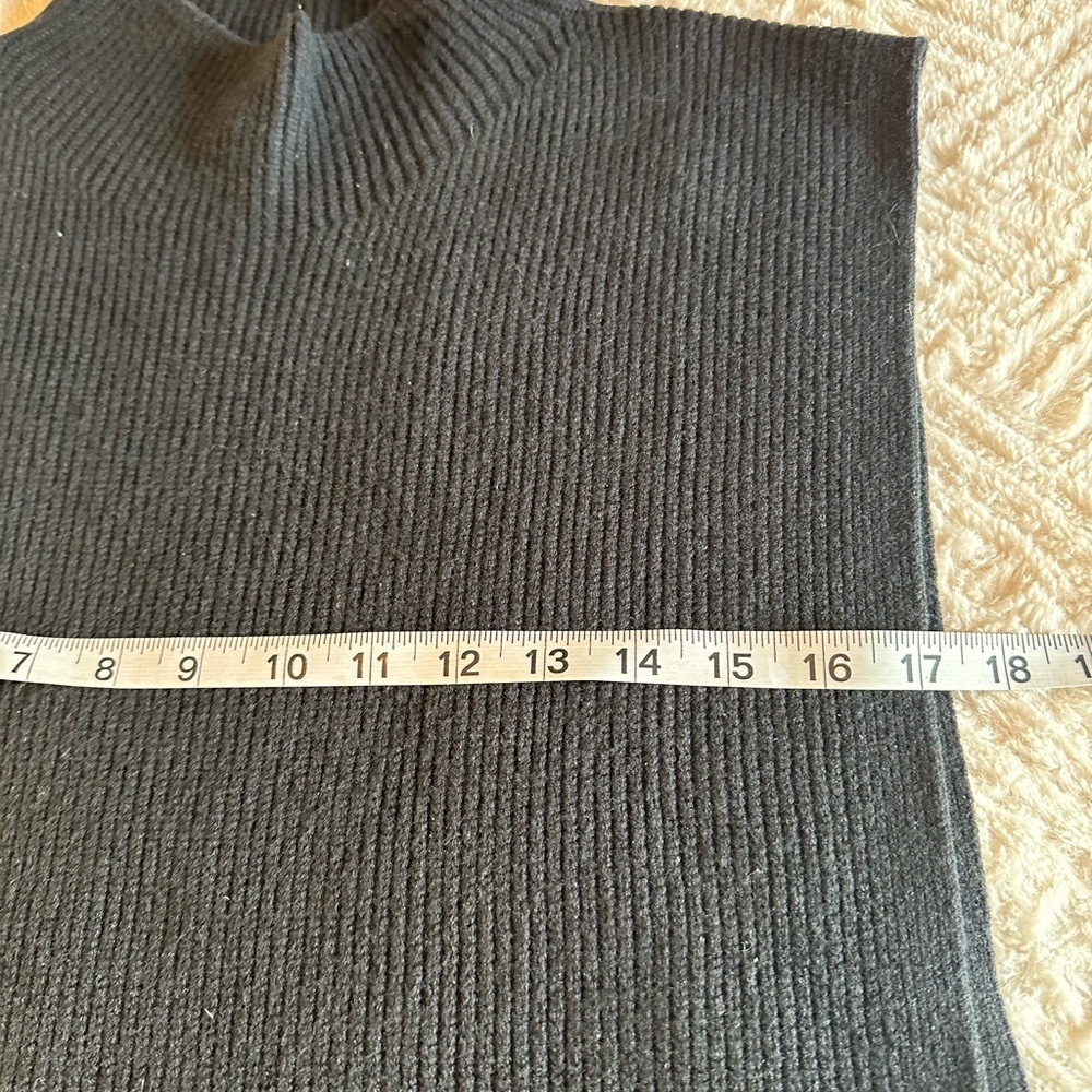 Women’s Banana Republic Black Sleeveless Sweater size M/L - Picture 4 of 9